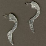 Boucles d'oreilles en argent martelé à la main forme stylisée