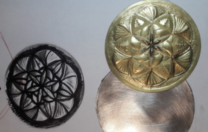 Préparation du repercé arrière du médaillon ciselé fini