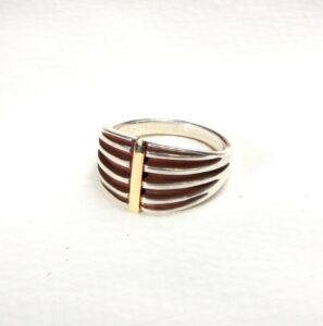 Bague motif sculpté argent et or