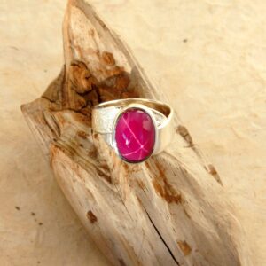 Bague argent ruban croisé et rubis étoilé rose